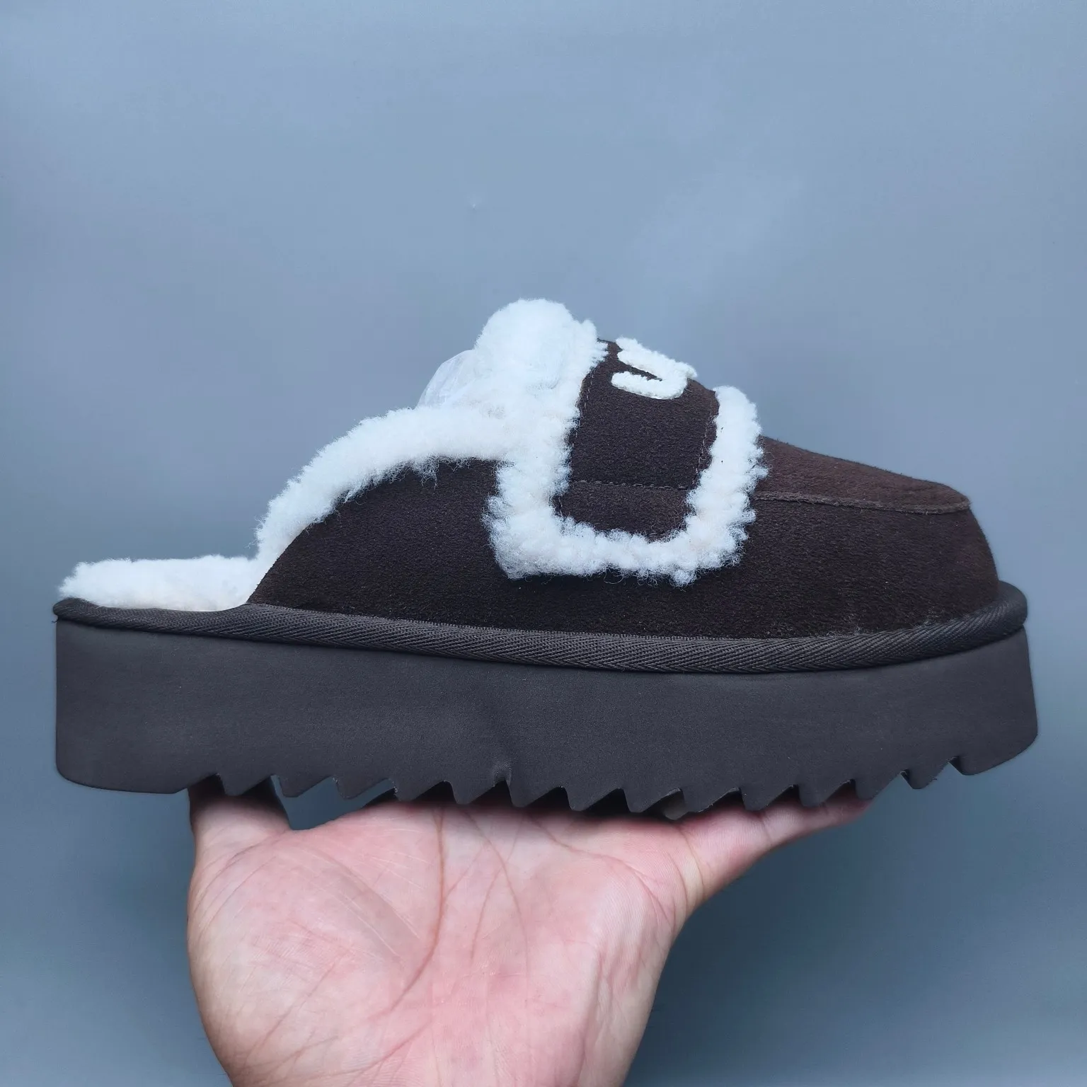 💰480 UGG sheepskin all-in-one snow boots 1208 Thick-soled curly fur casual fur flip flops with large logo Color: maroon sand antelope brown black chocolate Code number: 35-40 yards